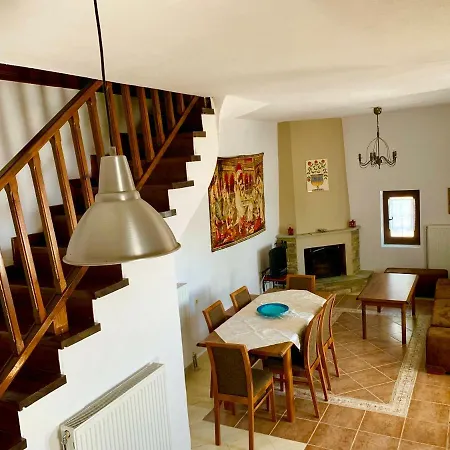 Traditional House Nyaraló