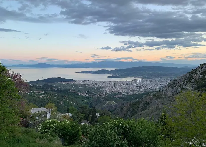 Traditional House Hébergement de vacances Makrinítsa